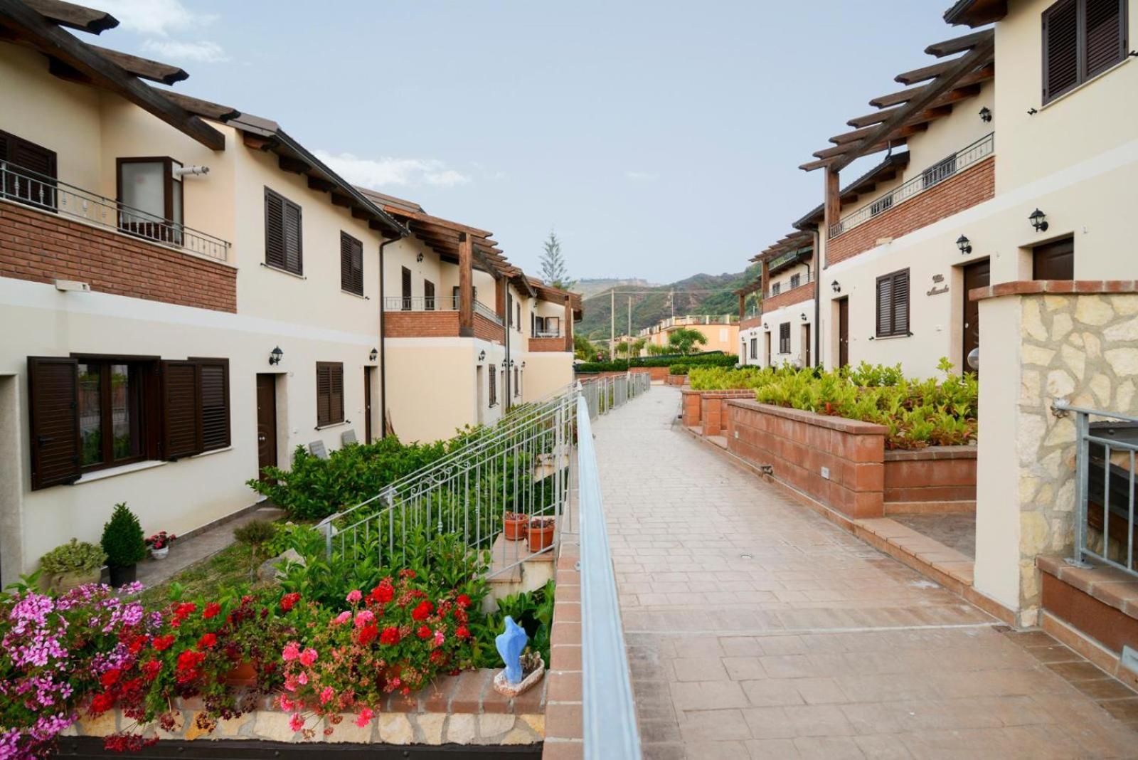 Le Case Del Carmine Con Giardino E Parcheggio A Tropea Exteriör bild
