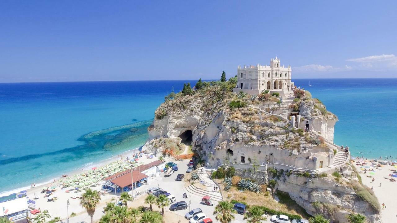 Le Case Del Carmine Con Giardino E Parcheggio A Tropea Exteriör bild