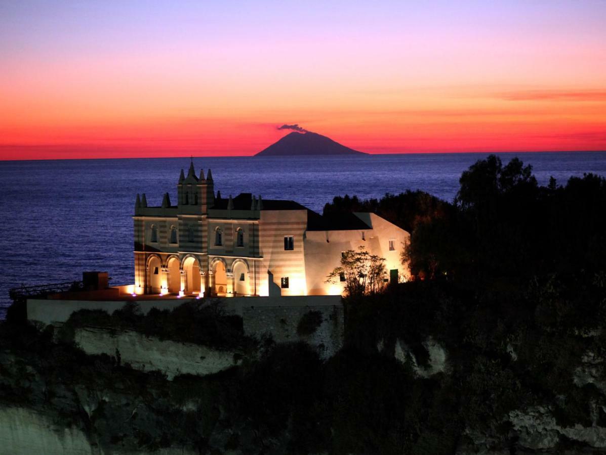 Le Case Del Carmine Con Giardino E Parcheggio A Tropea Exteriör bild